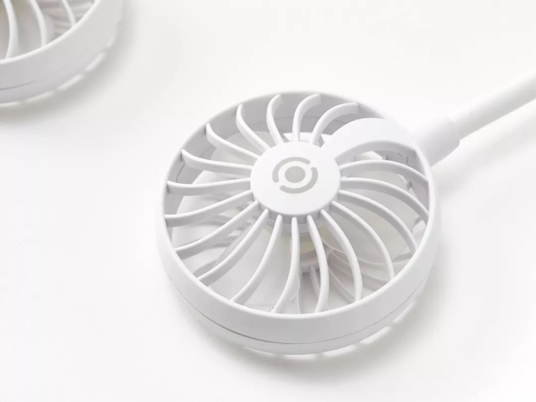 脖頸掛風扇，夏日“行走的空調”成新寵